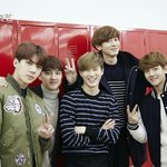 애들아 그럼 앨범은 종대 포토북은 세훈 <b>포스터</b>는 종인 포카는 랜덤