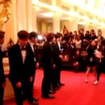 [인피니트] 김성규 팬 휴대폰 주워줌ㅠㅠ