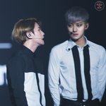 [EXO] 이거 <b>보정</b>이 이런거야 아님 <b>카메라</b>가 원래 이런거야?