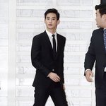 정장이 잘 어울리는 <b>현직</b> 배우!