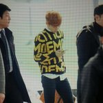 [시우민] 오늘의 컨셉은 꿀벌 시우민 <b>전신</b>사진 ㅋㅋ