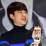 [EXO] 기자<b>회견</b> 레이 영상통화한거..