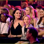 딸들과 함께 시상식에 참석한 안젤리나졸리