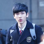 교복 입은 남자아이돌의 <b>자태</b>