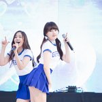 양갈래 머리 한 여자친구 <b>예린</b>