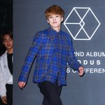 시우민 이번 컨셉 이건가봄.............