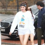 맨투맨+핫팬츠 만 입었을뿐인 나나.......