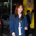 <b>수수</b>한 모습으로 종방연 참석한 유이
