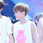 [EXO] 시우민 팔뚝에 <b>머리</b><b>끈</b>이냐?