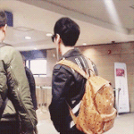 [EXO] <b>공항</b>에서 콜베 안무(?)연습 하는레이