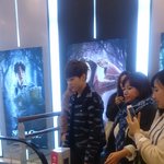 [EXO] 시우민 발 너무 귀엽지않냐 