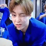 [EXO] 애들 왜 <b>엔딩</b> 때는 검은 수트 입고 있는거임?