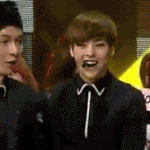 [EXO] 이거 애들 뒤에 <b>여자</b>애 누구임?