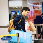 [EXO] 공항에서 <b>스탭</b> 짐들어 주는 레이