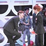 [EXO] 그냥 <b>화제</b>를돌려 똥강아지들아