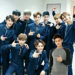 [EXO] 아니시발 엑소톡에서 맴버예쁘다는게 왜어그로가되는거임?ㅋㅋㅋㅋㅋ
