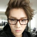 [루한] 쌍꺼플수술 때문에 <b>뿔테</b> 착용하심