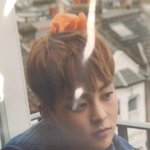 [시우민] <b>머리위</b>에 귤껍질 쓴 시우민(확대샷)