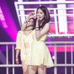 <b>노란색</b> 무대의상입은 수지ㅎㄷㄷ