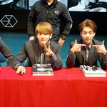 [시우민] ㅅㄷ) 나 오늘 팬싸응모하러 아티움 가는데....