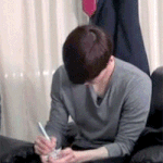 [EXO] 두근두근 <b>회색</b> 브이넥 속에 이런게 숨겨져있을