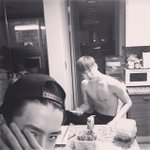 [EXO] <b>숙소</b> 왜케 후져보이지?
