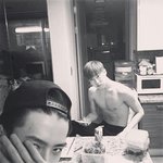 [EXO] 준면이 <b>앞치마</b> 입혀보고 싶다