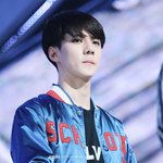 [EXO] 급한데 휴대폰 <b>충전</b>하다가