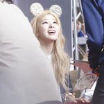 <b>햇살</b> 담은듯한 女아이돌 미소