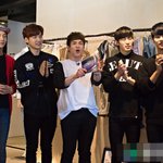 모델 뺨치는 <b>빅스</b> 기럭지.....................대박...