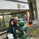 <b>동상</b>에게 엉덩이를 맞은 여성들