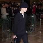 깜놀한 <b>디오</b> 공항패션...;;