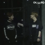 [시우민] 슈냥이 <b>발길</b>질