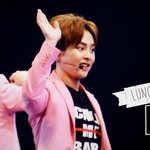 [시우민] (추가) 핑크 수트 시우민~!