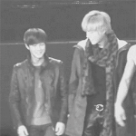 [EXO] 야 미친 크기 차이보셈 ㄹㅇ <b>설레</b>뒤짐 ㅅㅂ