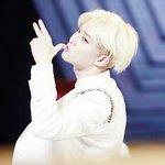 [EXO] 준면이 금발때 눈가 <b>붉은색</b>화장