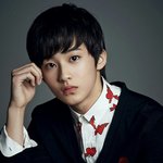 [EXO] 얘 턱 <b>종이</b>이턱이랑 비슷하다