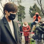 [엑소] <b>김종인</b>이 팬이 준 선물을