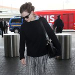 엠마왓슨의 <b>심플</b>한 공항패션