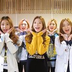 봄에는 화이트 자켓! 여자 아이돌 그룹 소나무 '<b>민재</b>' 패션
