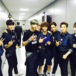 [도경수] <b>더</b><b>쇼</b> 단체사진 올라왔다