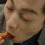 아이돌의 맛깔나는 <b>먹방</b> 움짤