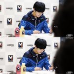 <b>후광</b> 비치는 임시완 팬 사인회 현장