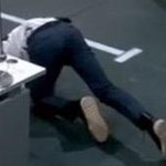 [EXO] 구라임신 민석이 증거찾을때 <b>자세</b>ㅠㅠㅠㅠㅠ