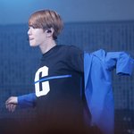 [백현] 백현이 <b>자켓</b> 걸치는 간지