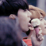 [EXO] 후니 아이스크림먹는것봐...수니<b>쥭</b><b>음</b>