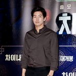 어깨빨로 완벽 <b>셔츠핏</b> 보여주는 이상윤