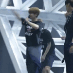 [백현] 폴더허리  <b>몽키</b>인사 하는 백현