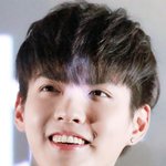 [EXO] 그 나이에 받기에는 너무나도 <b>편협</b>한 비판이 아닐까