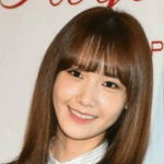 [모든팬덤] 윤아  턱<b>성형설</b> 말이 많던데